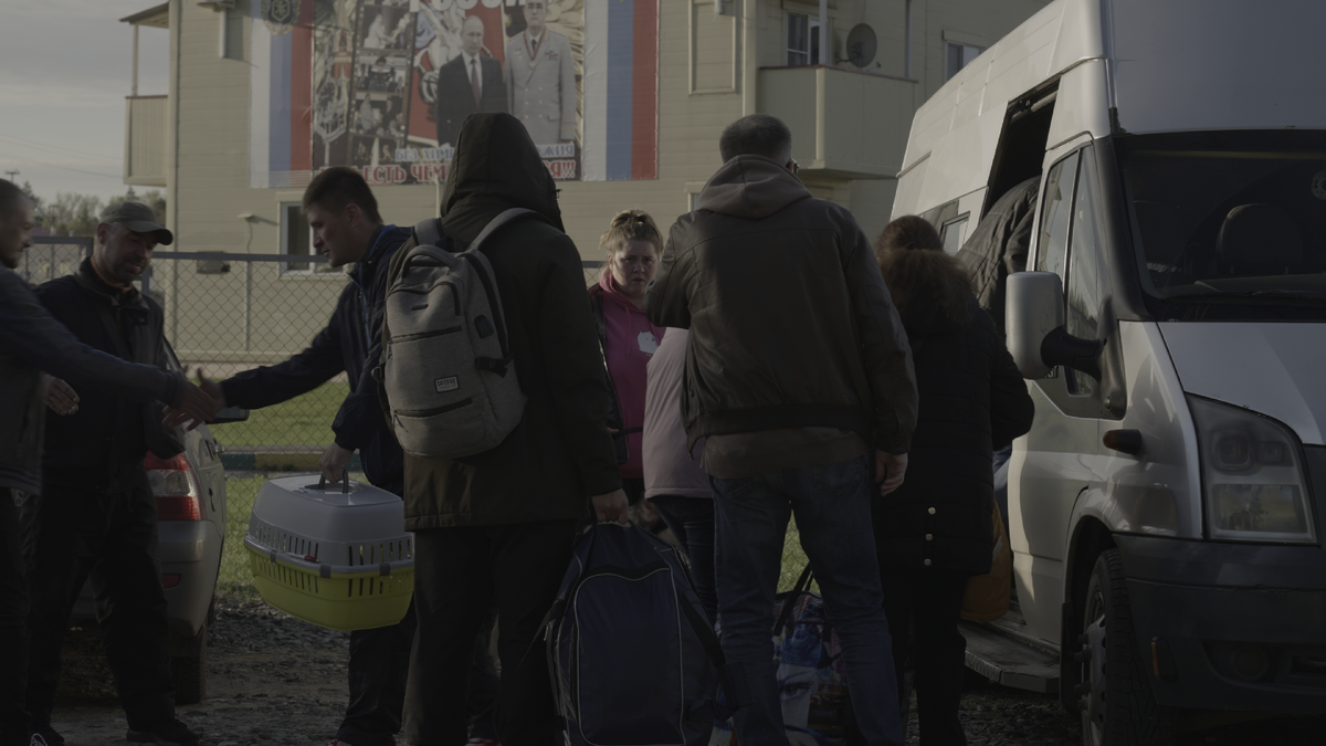 Мариупольцы уезжают из лагеря под Пензой в Прибалтику