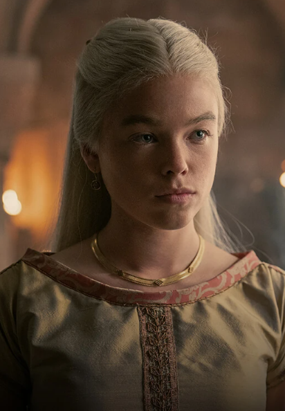 Рейнира https://gameofthrones.fandom.com/ru/wiki/%D0%A0%D0%B5%D0%B9%D0%BD%D0%B8%D1%80%D0%B0_%D0%A2%D0%B0%D1%80%D0%B3%D0%B0%D1%80%D0%B8%D0%B5%D0%BD