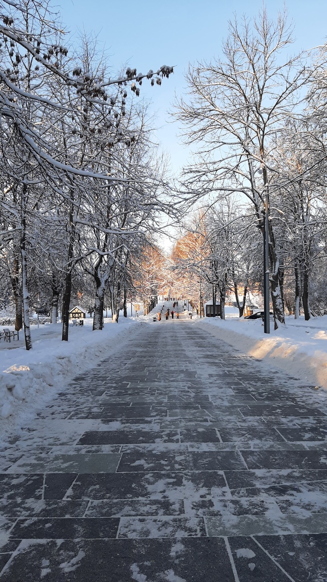 Юлька - это не я, а моя средняя дочь. Девочка, котрая несмотря на боль дарит всем радость и любовь.
