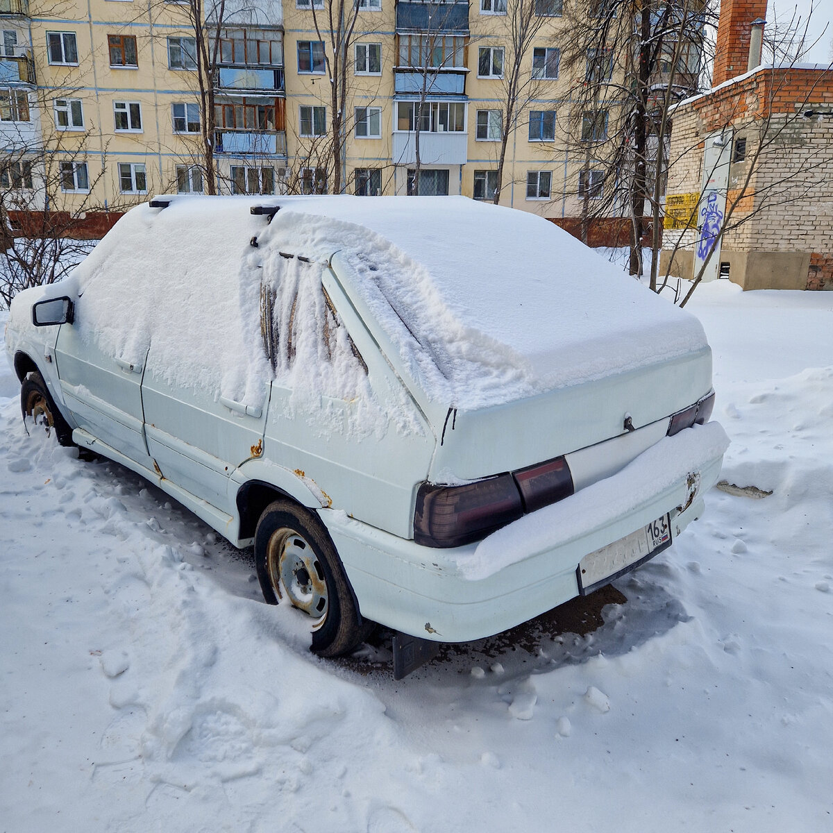 Встретил прототип ВАЗ-2114 с фонарями от ВАЗ-2115. Почему его не пустили в  серию? | KhaDm.drive | Дзен