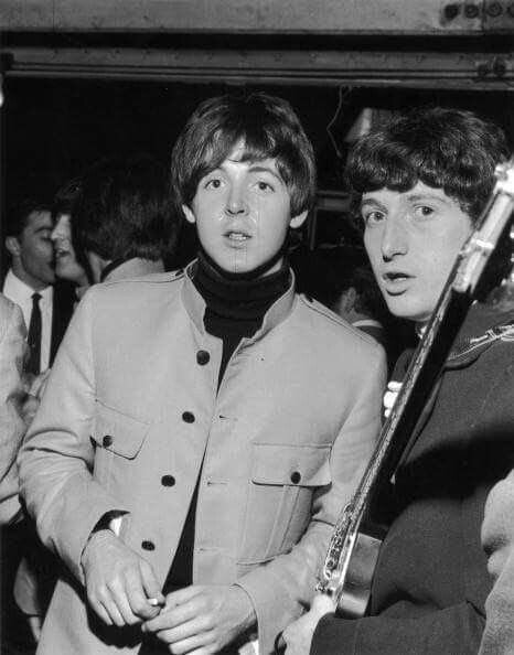 Басисты The Beatles и The Kinks Пол МакКартни и Пит Куэйф