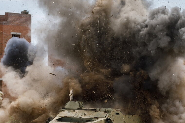    По предварительным данным, под Одессой разбомблены склады с боекомплектом