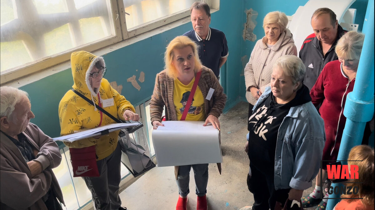 Донецк. Голосование в подъезде