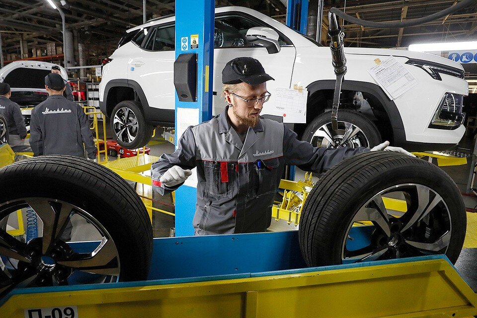     Что ждет отечественный рынок машин в наступившем году? Фото: YURI KOCHETKOV/EPA/TACC