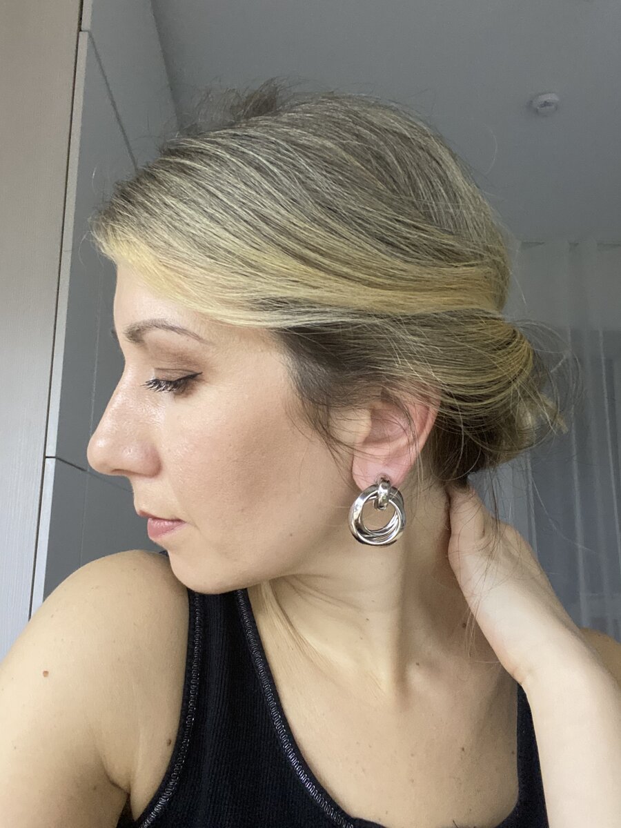 2.	Арт. 65771019
Легкие, стильные, приходят в красивой коробочке в дополнении с брендированной шоколадкой, отличный вариант подарка. Так же у продавца большой выбор других моделей и цветов, и сейчас на них очень приятная цена.
Стоимость сейчас до 300 руб.
