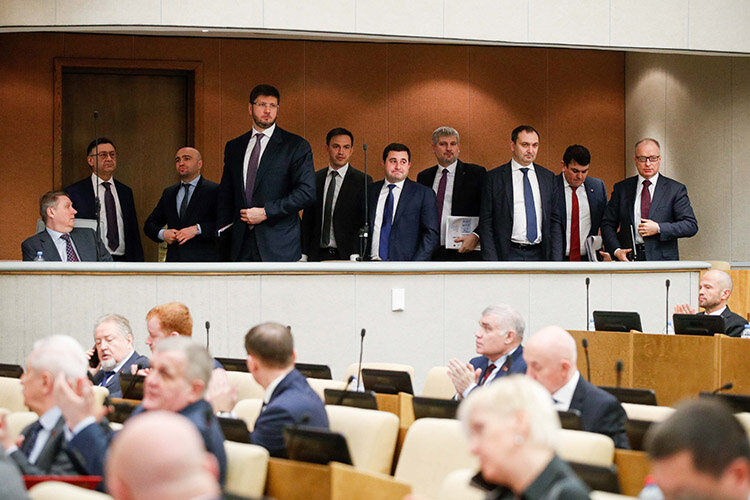   Файзуллин поблагодарил профильные комитеты за слаженное сотрудничество в прошедшем году и ответил на вопросы депутатов Фото: duma.gov.ru