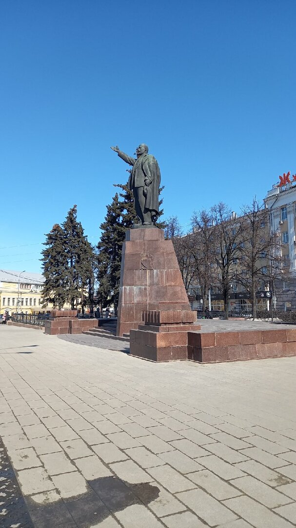 Был недавно в Рязани, запечатлел памятник вождю