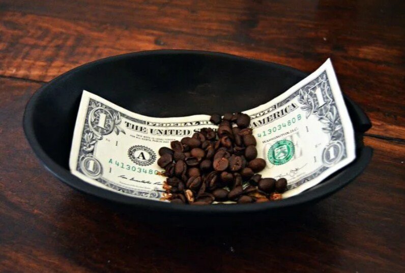 рассыпать кофе -к неудачам