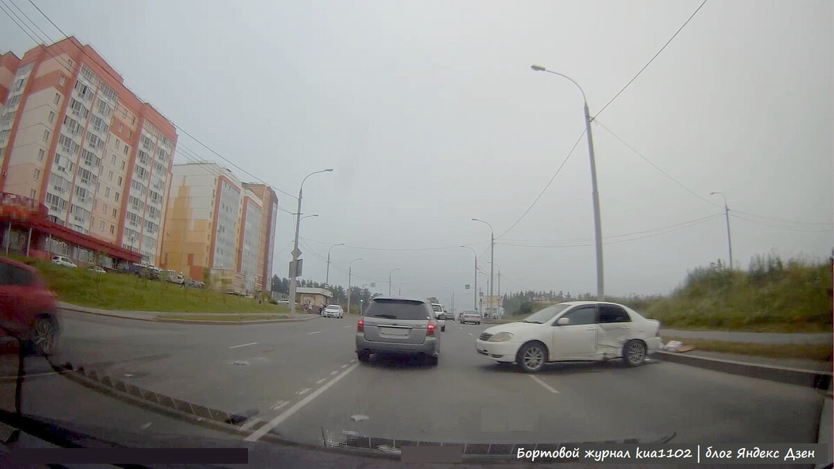 Вызов на место совершения ДТП сотрудников ДПС обязателен и этого требуют ПДД. Автор фотографии kua1102
