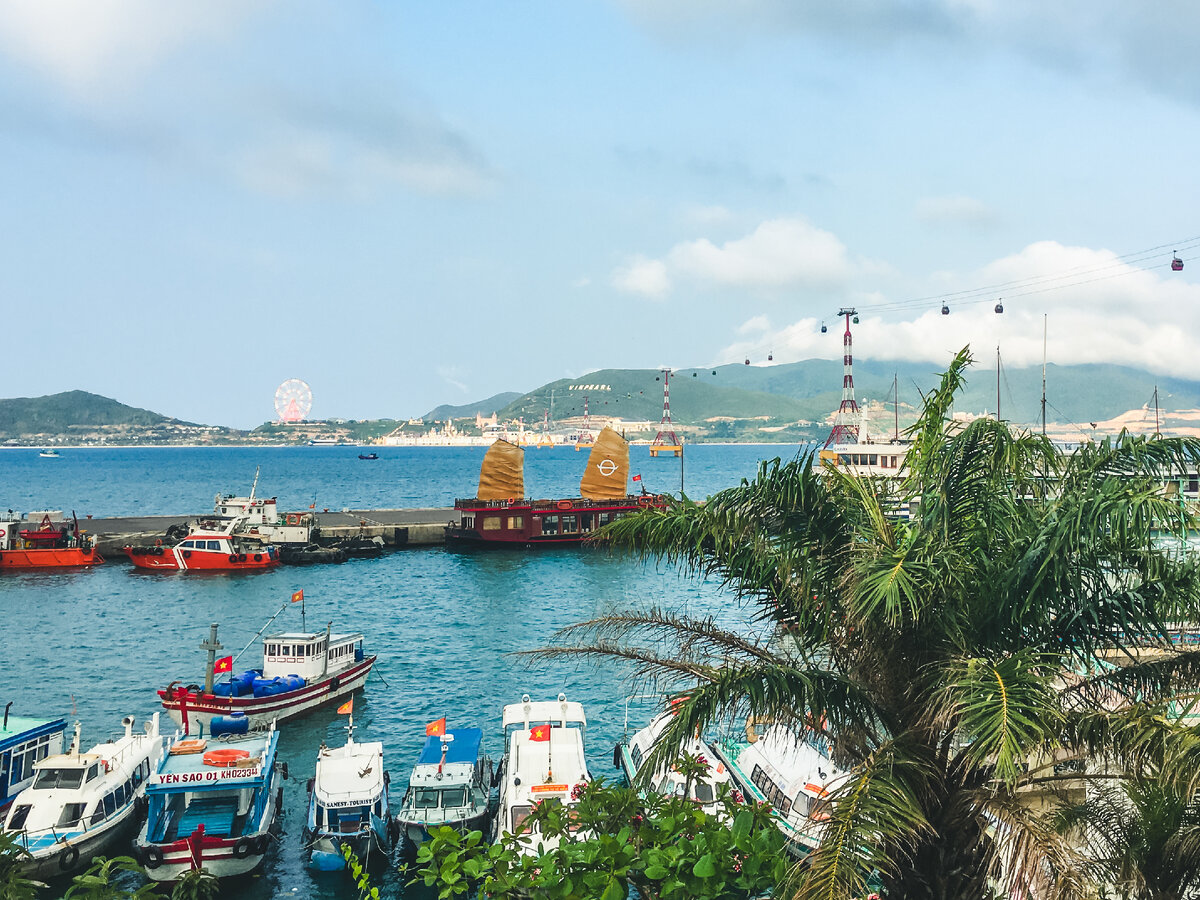 Вьетнам, курортный город Нячанг 2021, лето. Вид на остров Винперл и канатную дорогу