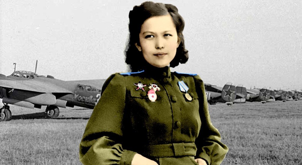  Доспанова Хиуаз Каировна— единственная лётчица-казашка Великой Отечественной войны, штурман-стрелок.