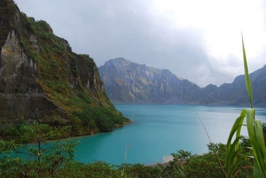 Озера южных островов. Лусон Филиппины. Филиппинский остров Лусон. Филиппины остров Лусон озеро. Южный Лусон Филиппины.
