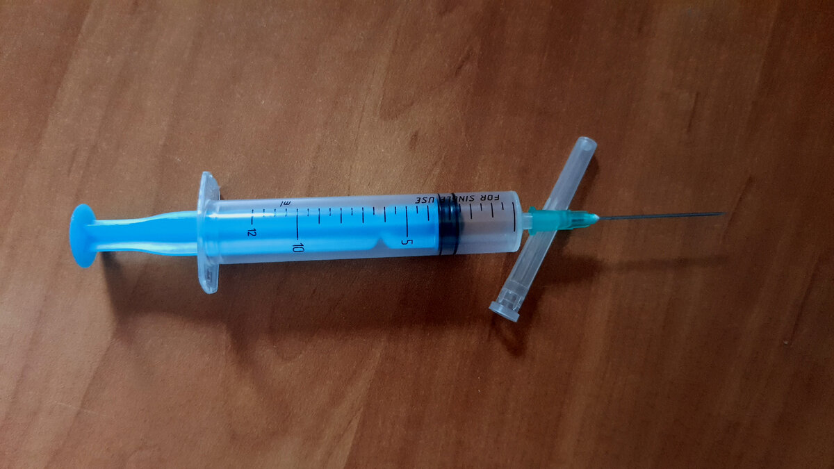 Один вид шприца способен вызывать у ребенка панику