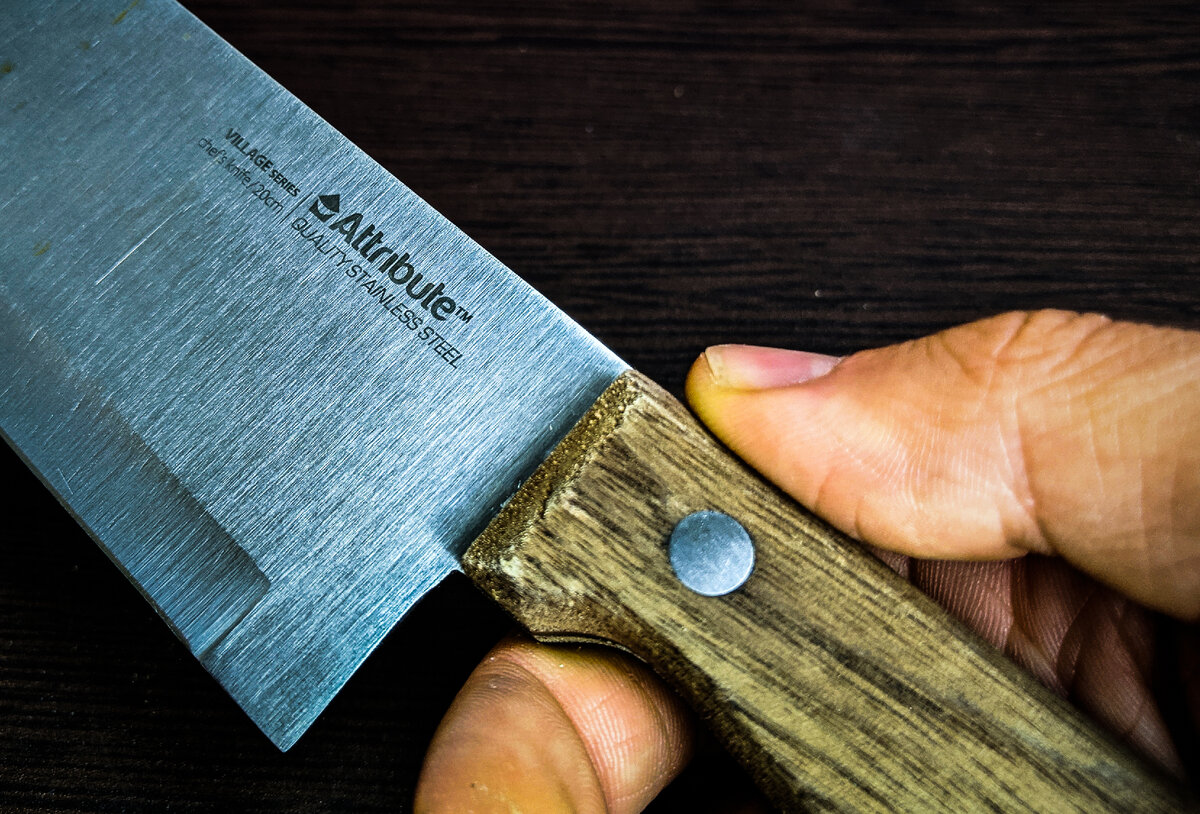 Недорогой кухонный нож из супермаркета