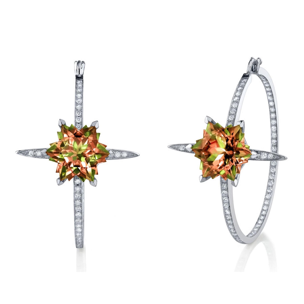 Серьги-кольца Couture из белого золота с бриллиантами и султанитами огранки «снежинка».