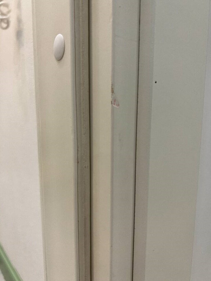 Царапины и сколы.