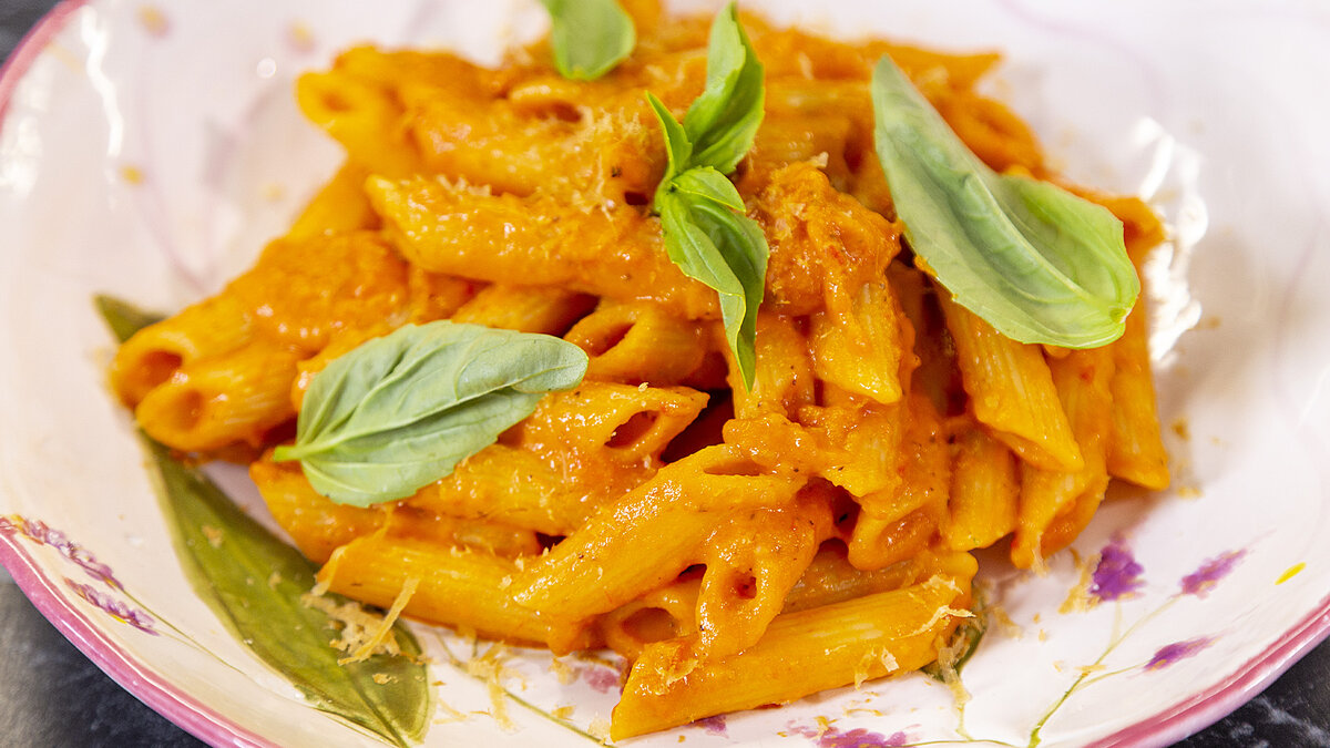 Макароны с соусом