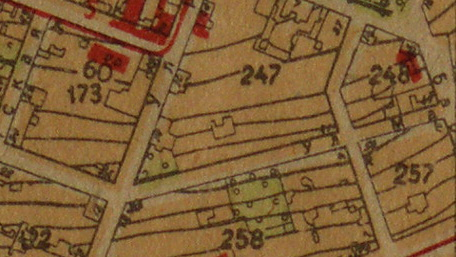 П-образный дом в центре карты