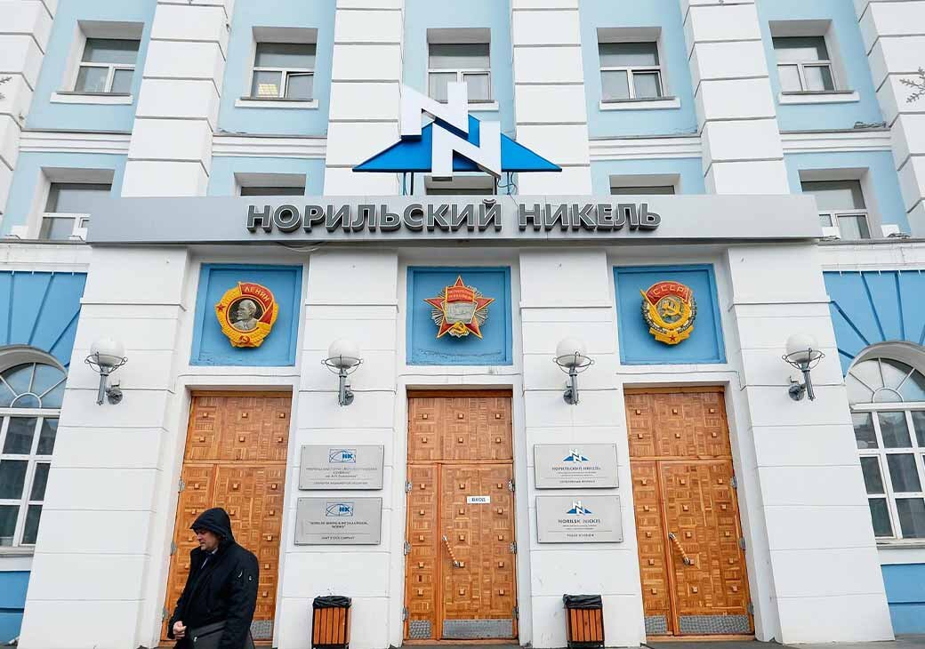 Общество норильский никель. Норильский никель здание. Управление комбината Норильский никель. ГМК Норильский никель здание. Норникель здание в Норильске.