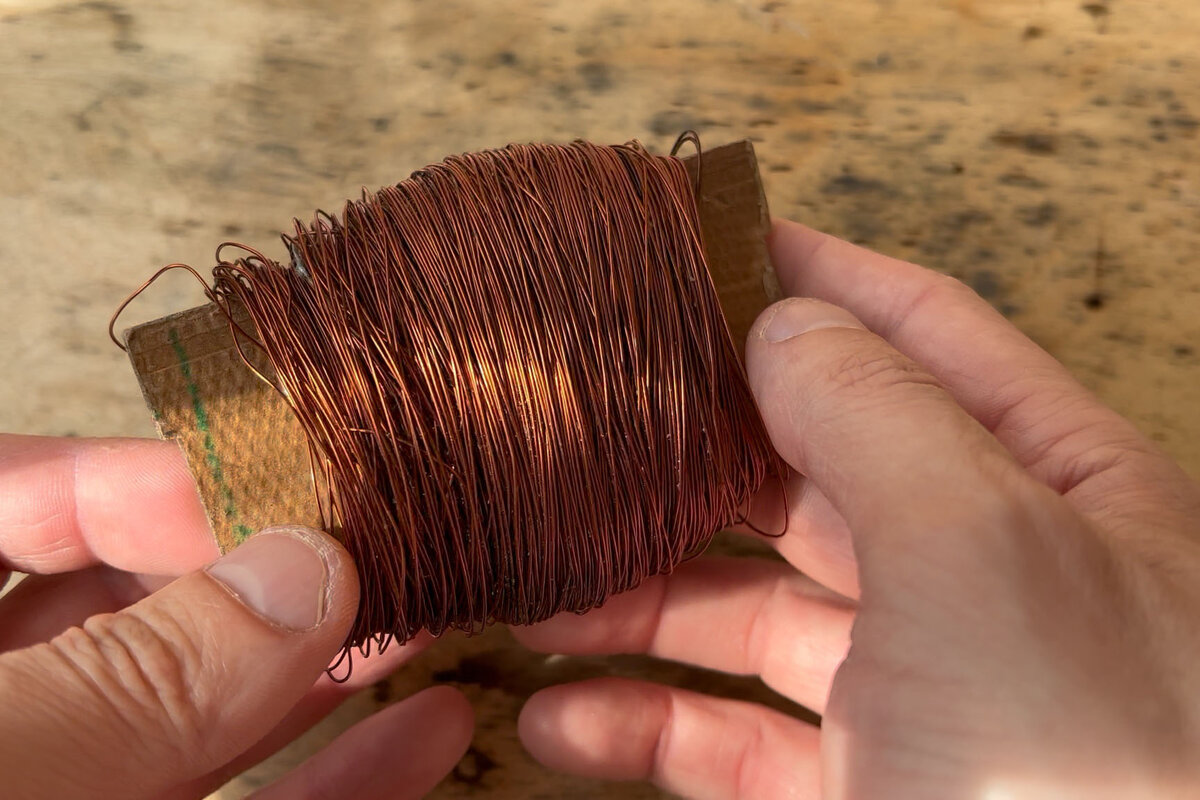 Вот такая катушка проволоки у меня хранится для ремонтов динамиков и моторчиков.