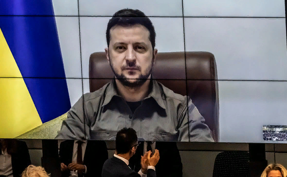 - Благодарю! - Не благодари, а верно служи!