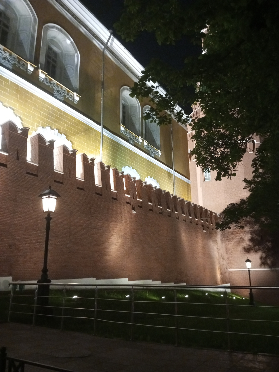 Москва. Красная площадь. Вечер 2 июня