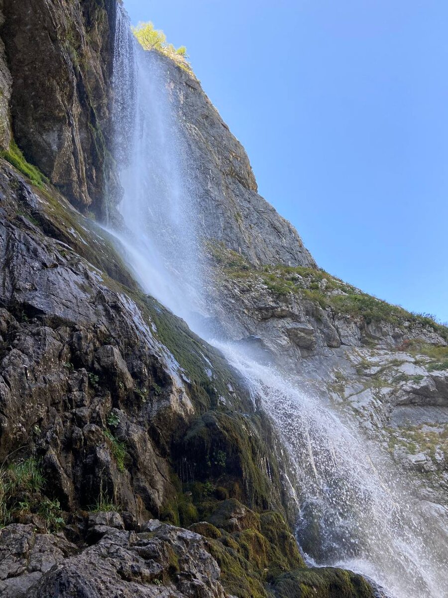 Рукотворный водопад абхазия