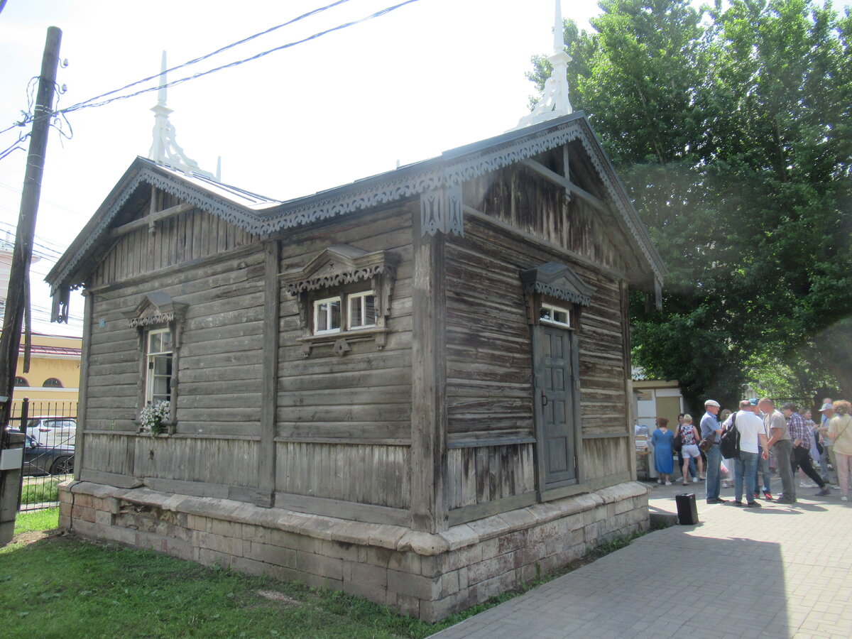 Водоразборная будка на территории краеведческого музея
