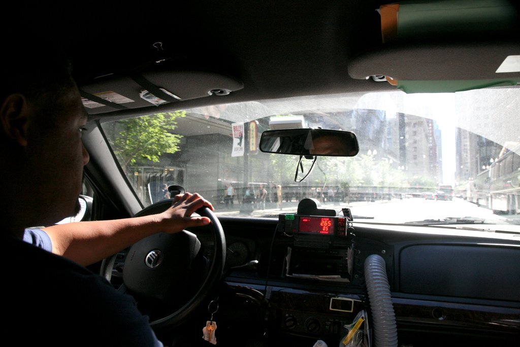 Два парня в машине. Второй водитель. Второй водитель. Второй водитель. Второй водитель.