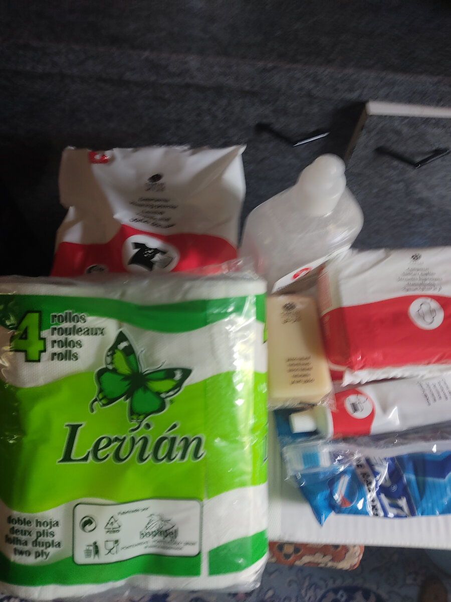 А вот та сама гуманитарная помощь 