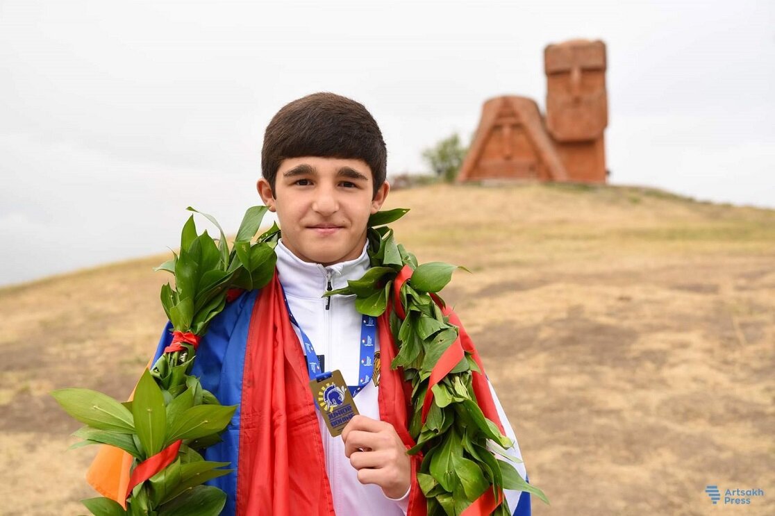 В столице Нагорного Карабаха - Степанакерте встретили чемпиона Европы по боксу. Фоторяд