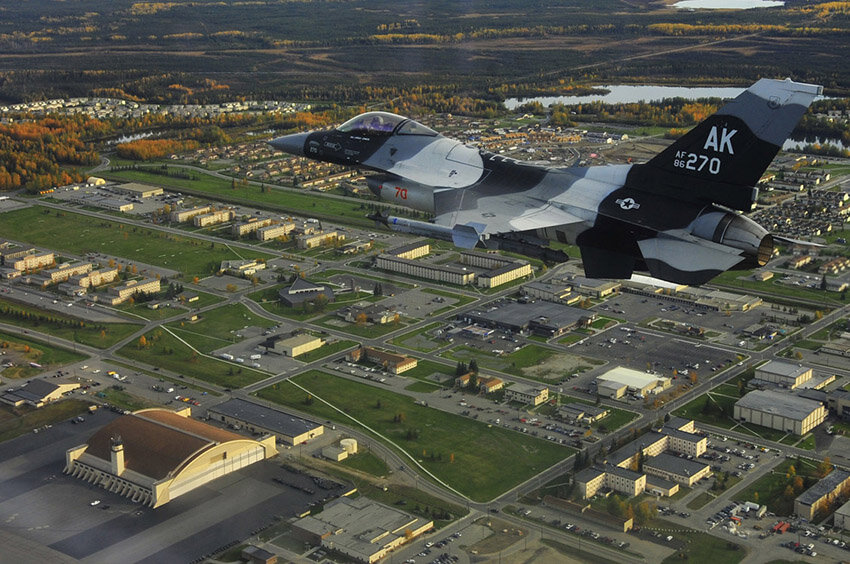 Авиабаза. Авиабаза Эйлсон Аляска. Eielson Air Force Base. Военная база ВВС США. База ВВС США на Аляске.