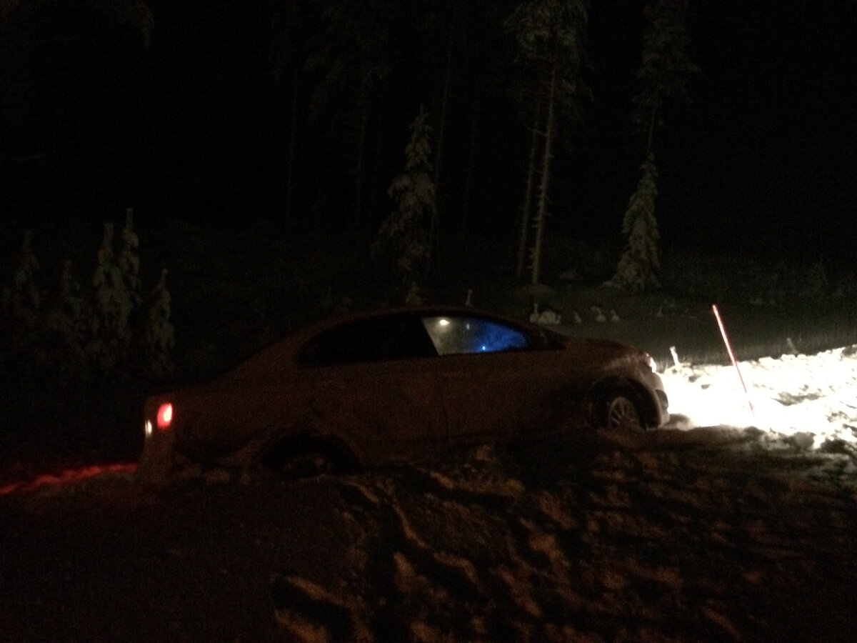 Здесь с ещё включенными фарами