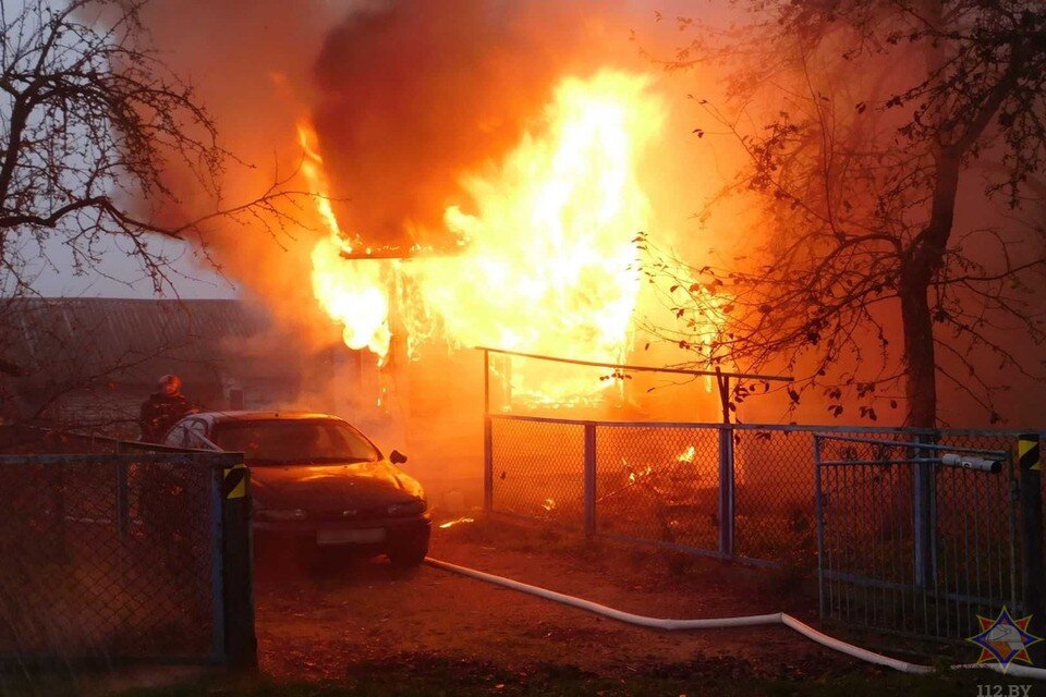     Под Дятлово 5-летния мальчик игрался с зажигалкой и чуть не сжег дом. Фото: grodno.mchs.gov.by