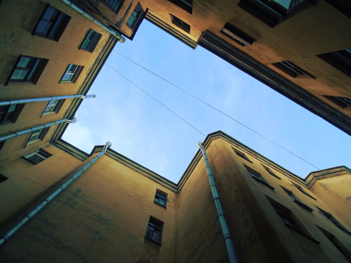 Мой двор рядом с площадью Репина