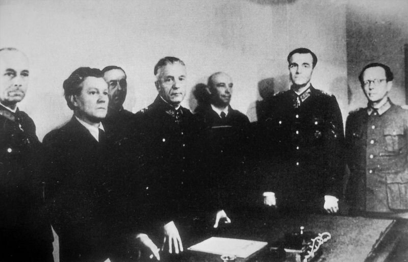 Члены комитета "Свободная Германия". Крайний слева генерал фон Лютцов