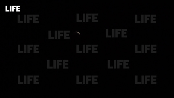 Кадры с лунным затмением от подписчиков Лайфа с Дальнего Востока. Видео © LIFE