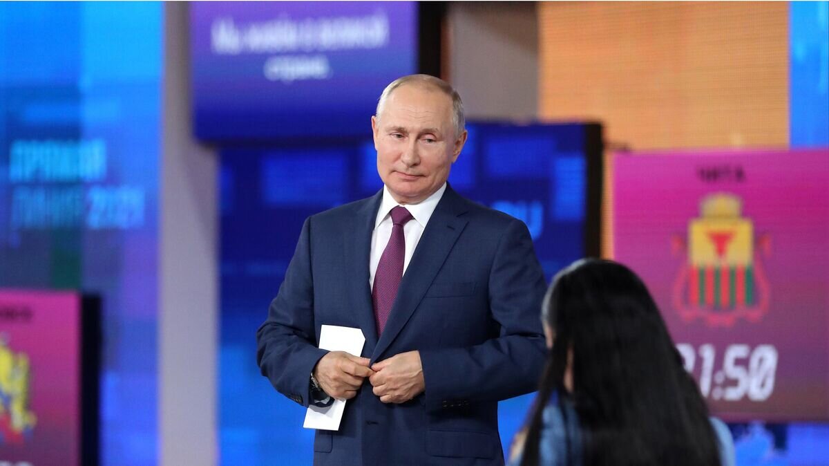    Президент РФ Владимир Путин после ежегодной специальной программы "Прямая линия с Владимиром Путиным"© РИА Новости / POOL
