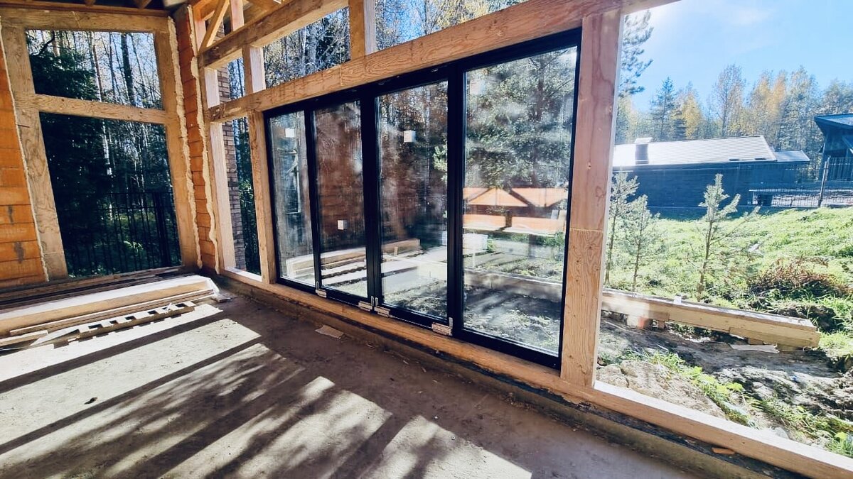 Установленное окно-раздвижка (PSK-портал). Заказчик планирует откосы делать своими силами.