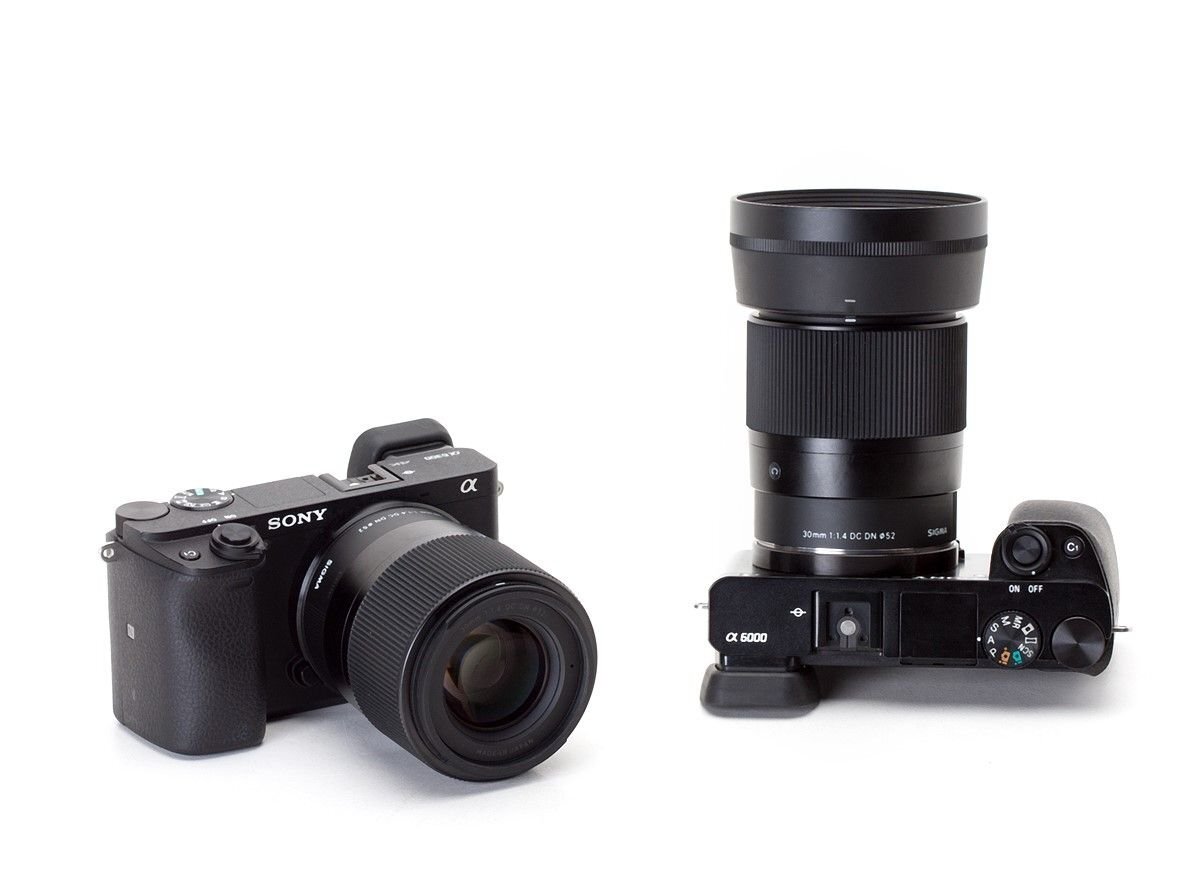 Объектив Sigma 30mm f/1.4 на камере "Сони" Шеститысячной серии | картинка взята на сервисе "Яндекс.Картинки" из открытых источников