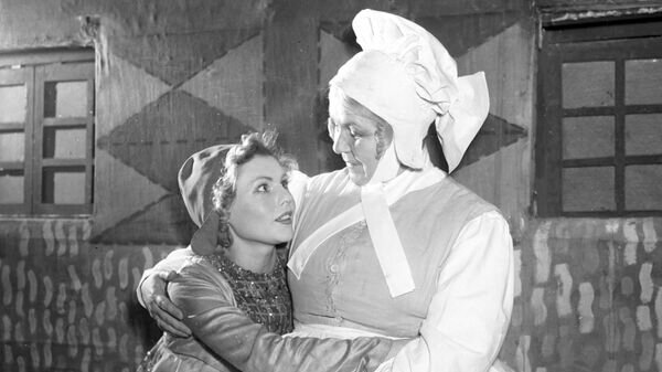    Фото: сцена из спектакля «Синяя птица» во МХАТ СССР им. А. М. Горького Клара Хоменко