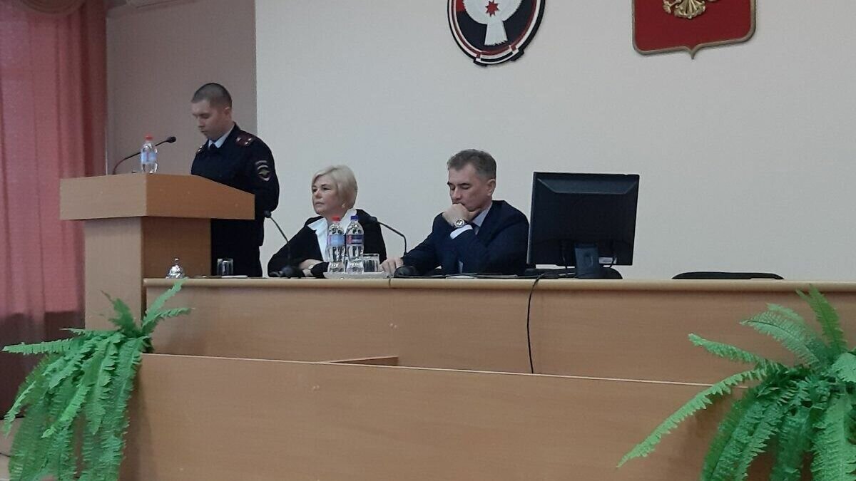     Депутата Увинского районного совета, которого прокуратура уличила в сокрытии доходов, зовут Алексей Бармин. Его депутатские полномочия были прекращены на 15-й сессии райсовета из-за того, что он в восемь раз занизил собственные доходы за 2021 год.