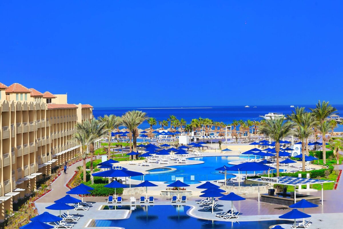 Фотографии с официального сайта отеля: https://pickalbatros.com/ru/hotels-resorts/albatros-beach-club/