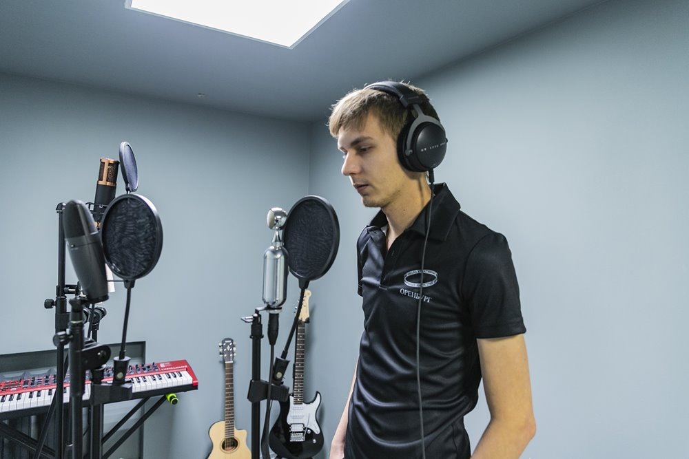  📷    80 оренбургских школьников приступили к обучению в новой Школе креативных индустрий Марина Шарт