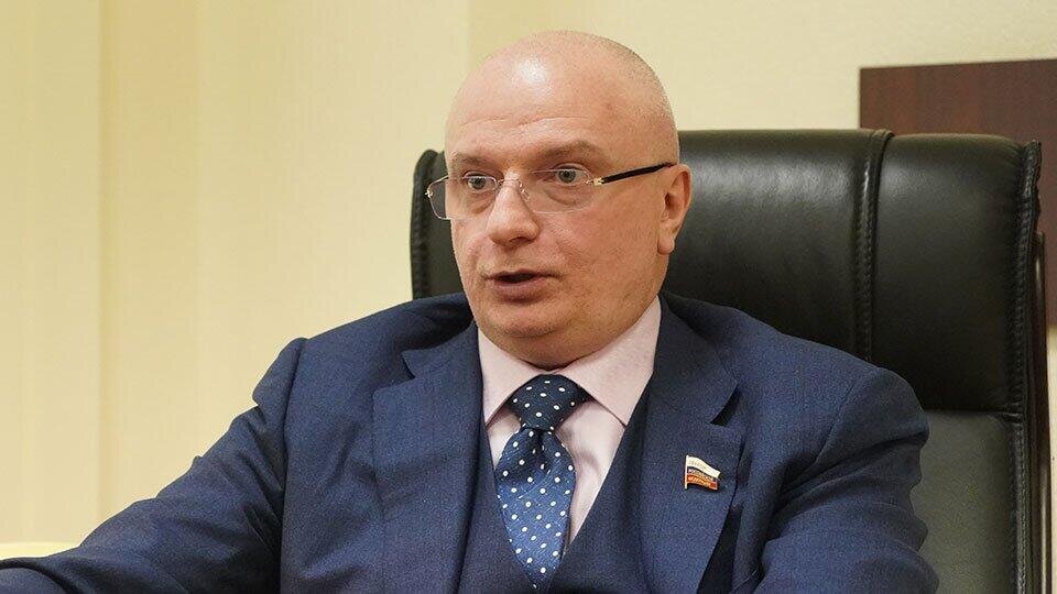     Клишас предложил ввести ограничения для сбежавших из страны россиян Известия/Павел Волков