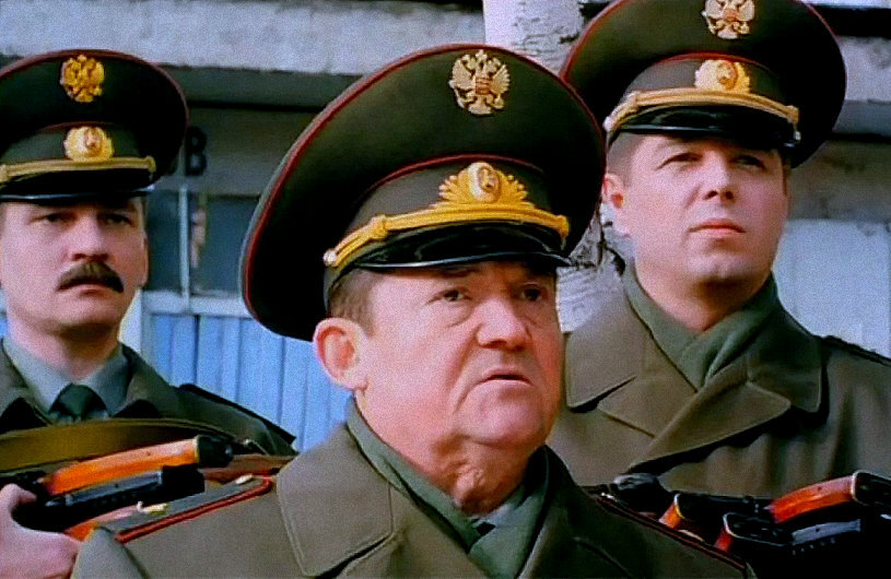 кадр из сериала «ДМБ»