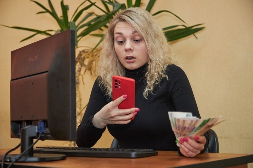     Новосибирцы пересылают друг другу в мессенджерах объявление о телефонных мошенниках. Николай ОБЕРЕМЧЕНКО