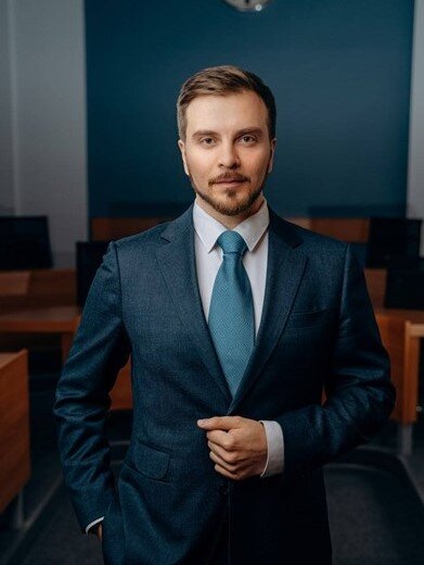   Ректор бизнес-школы ИМИСП, автор и ведущий практикума «Командный алгоритм сценарного планирования» Ярослав Павлов