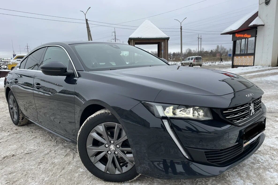 Дизайн у модели - агрессивный.