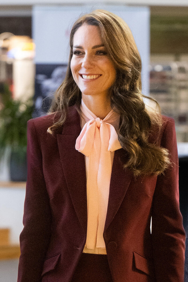    Королева Рождества: Кейт Миддлтон блеснула в праздничном наряде LEGION-MEDIA